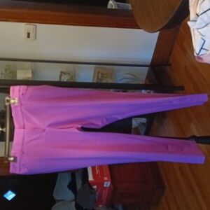 Dress pants with pockets.